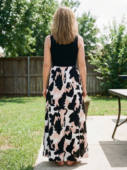 Women's Maxi Dress with Sleeveless Scoop Neck for Casual Days
