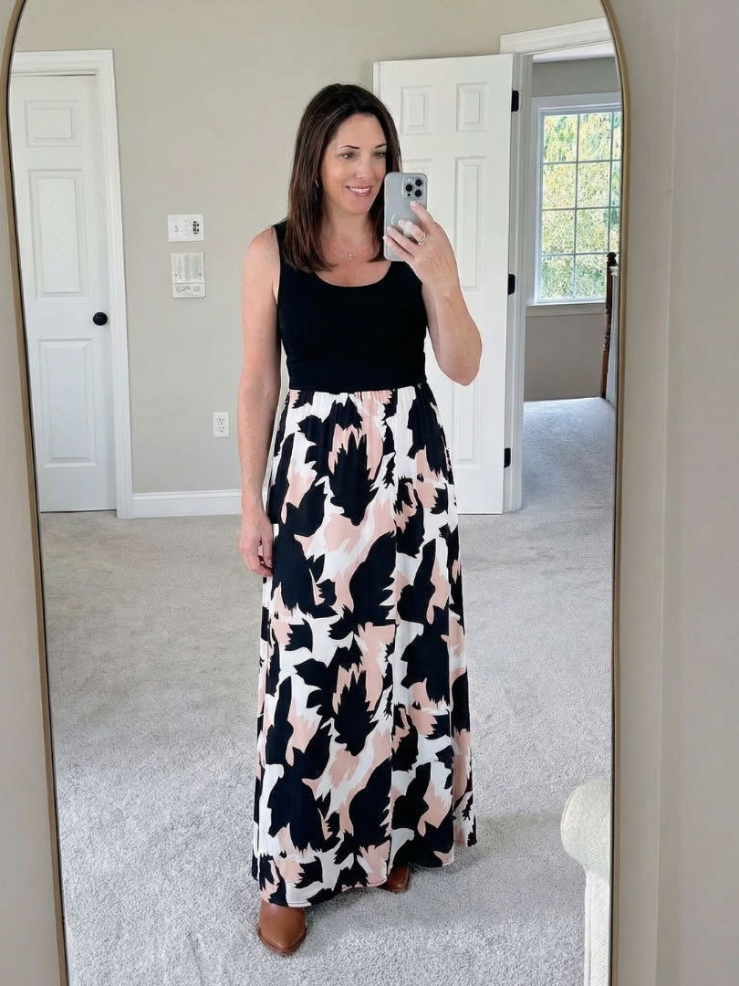 Women's Maxi Dress with Sleeveless Scoop Neck for Casual Days