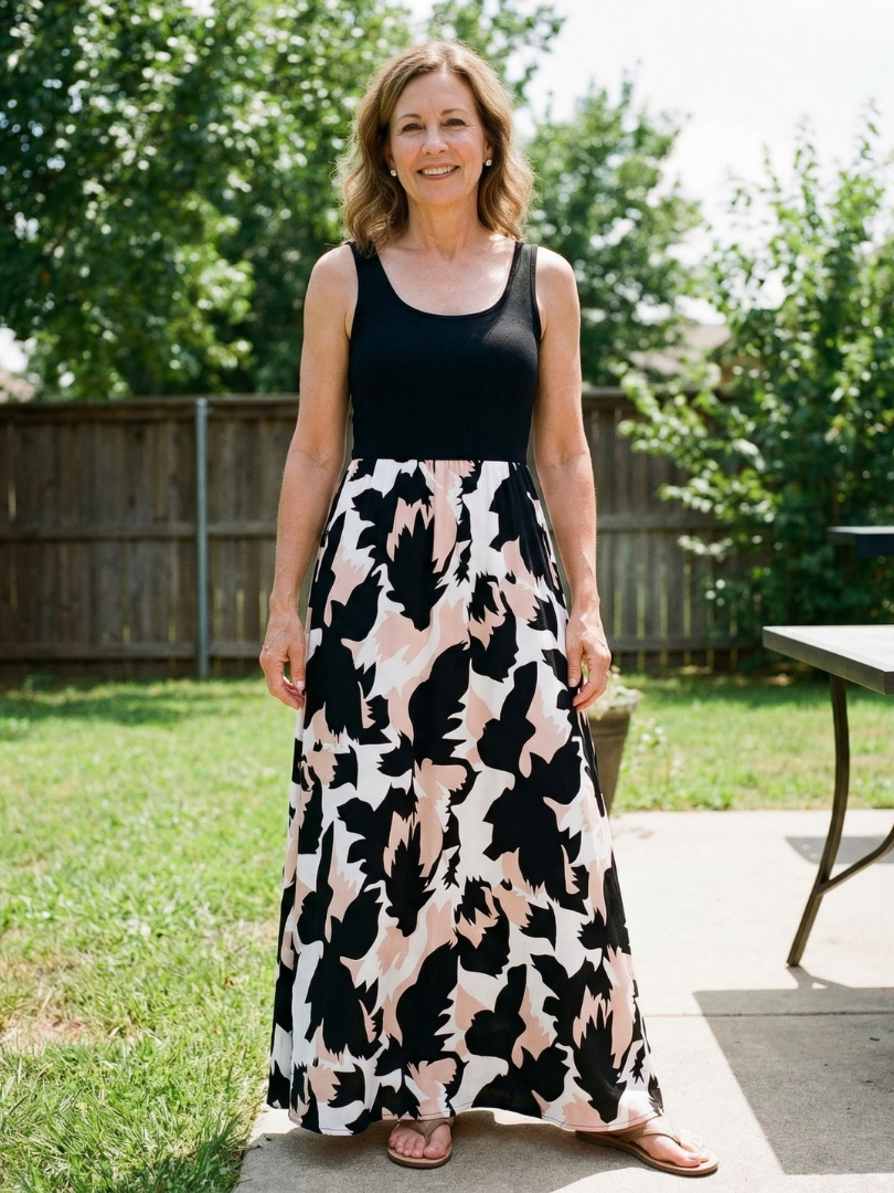 Women's Maxi Dress with Sleeveless Scoop Neck for Casual Days
