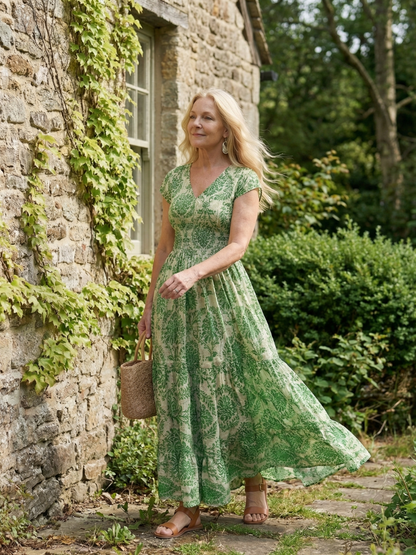 Women's Printed Flow Maxi Dress with V-Neck for Warm Weather